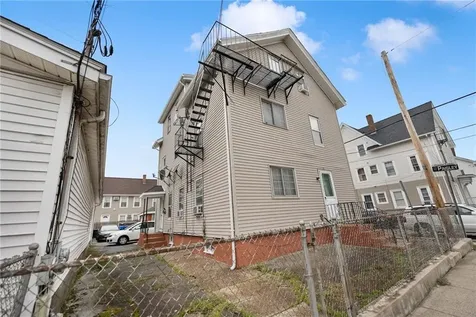 518 Lonsdale Avenue Pawtucket RI 02863