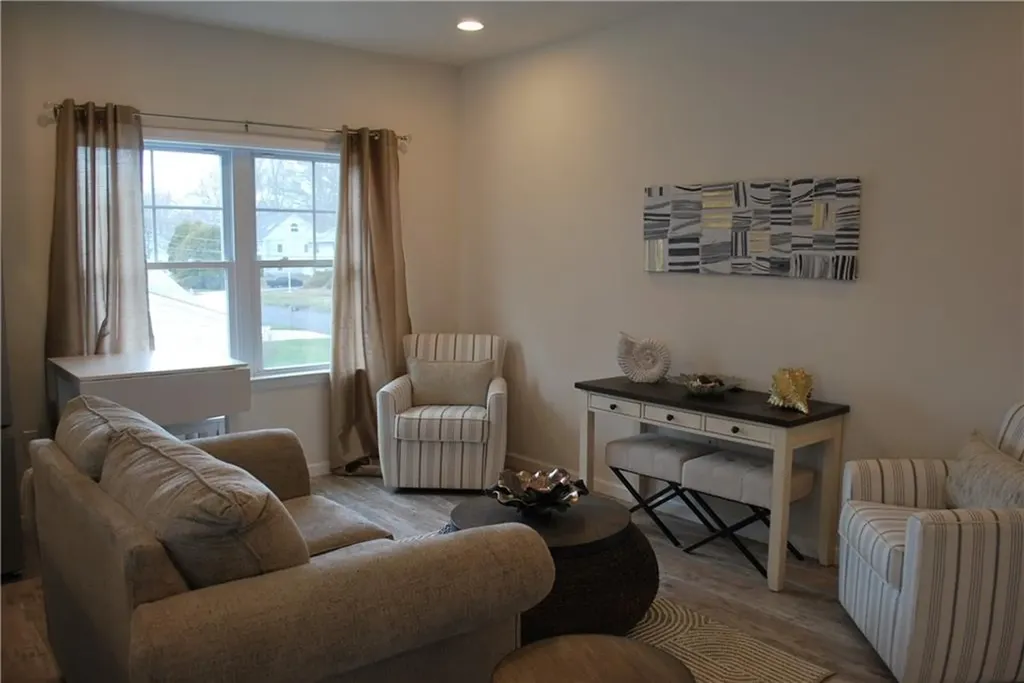 24 Wanda Street Narragansett RI 02882