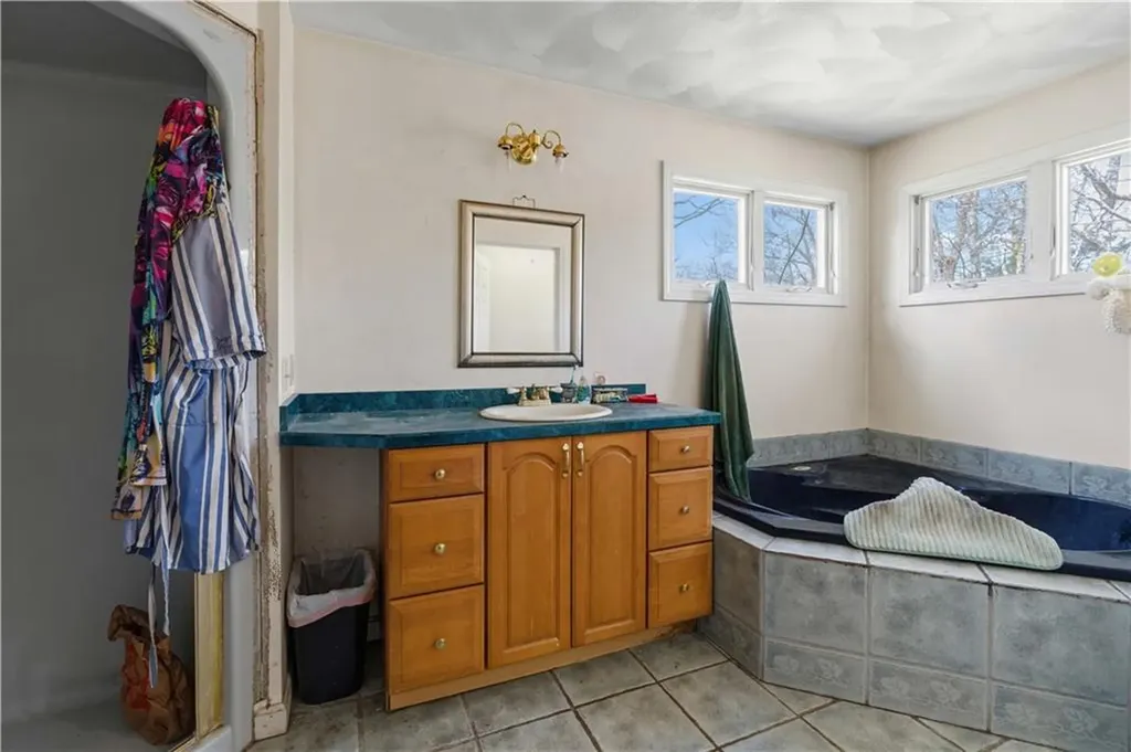 40 Fleetwood Drive North Kingstown RI 02874