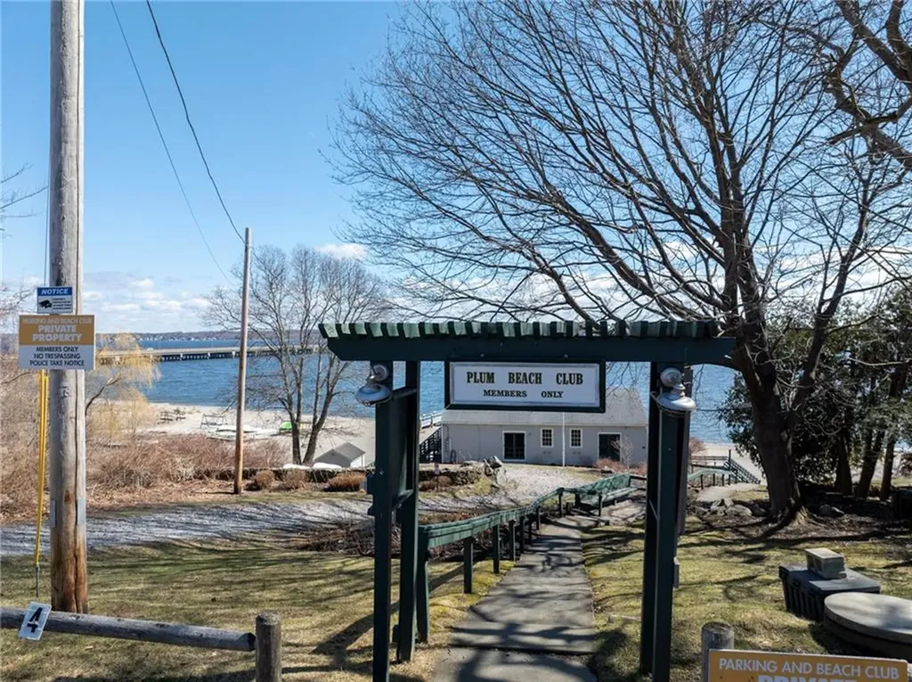 40 Fleetwood Drive North Kingstown RI 02874