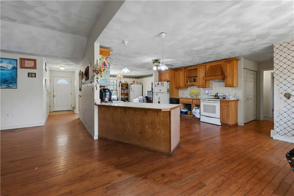 40 Fleetwood Drive North Kingstown RI 02874