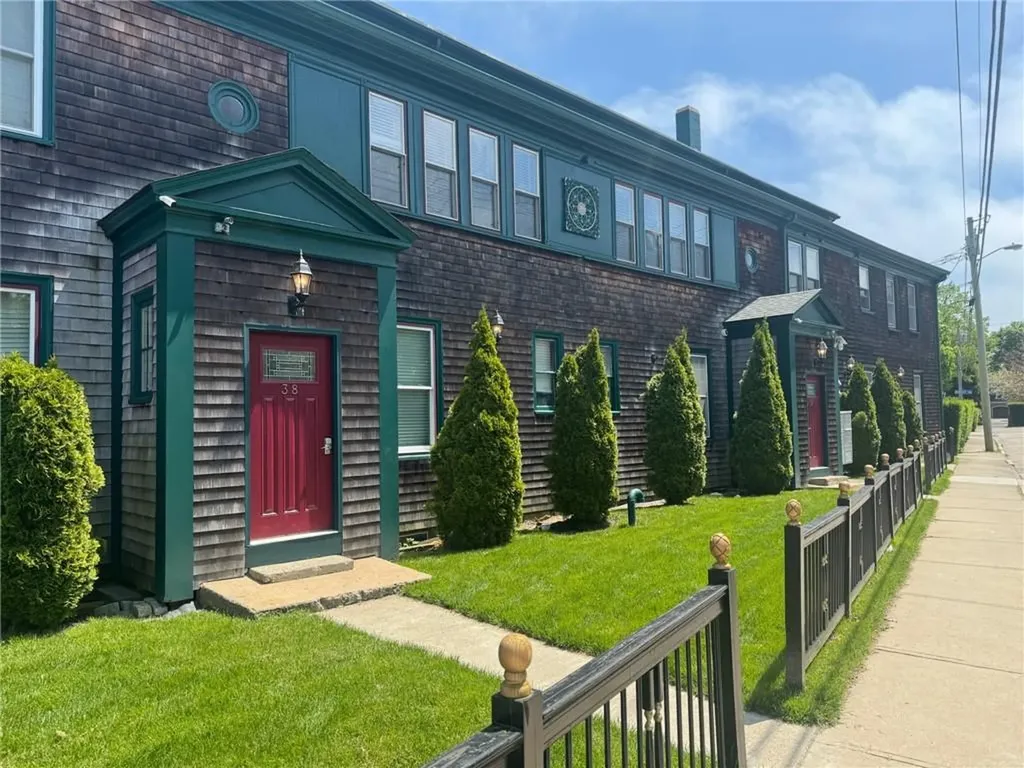 38 40 Freebody Street Newport RI 02840