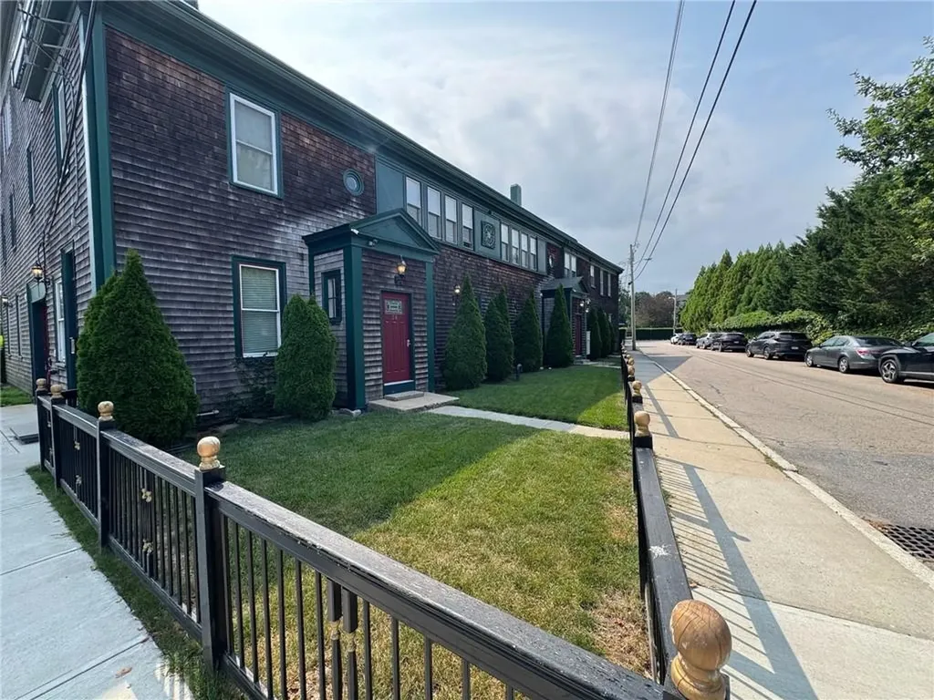 38 40 Freebody Street Newport RI 02840