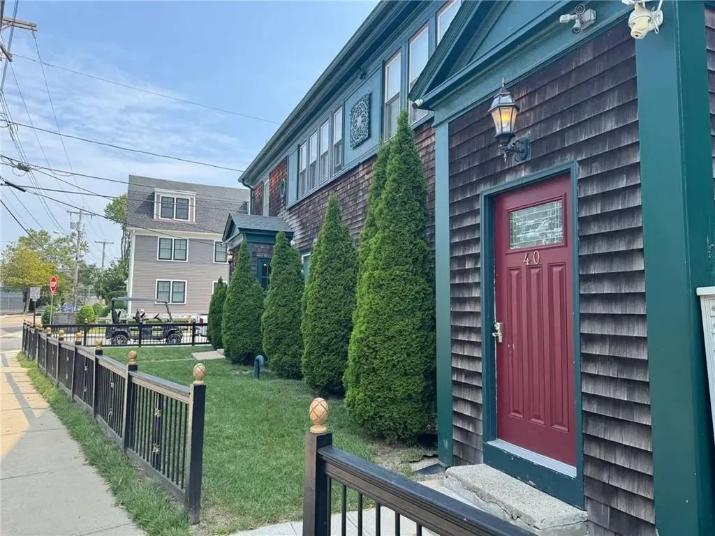 38 40 Freebody Street Newport RI 02840