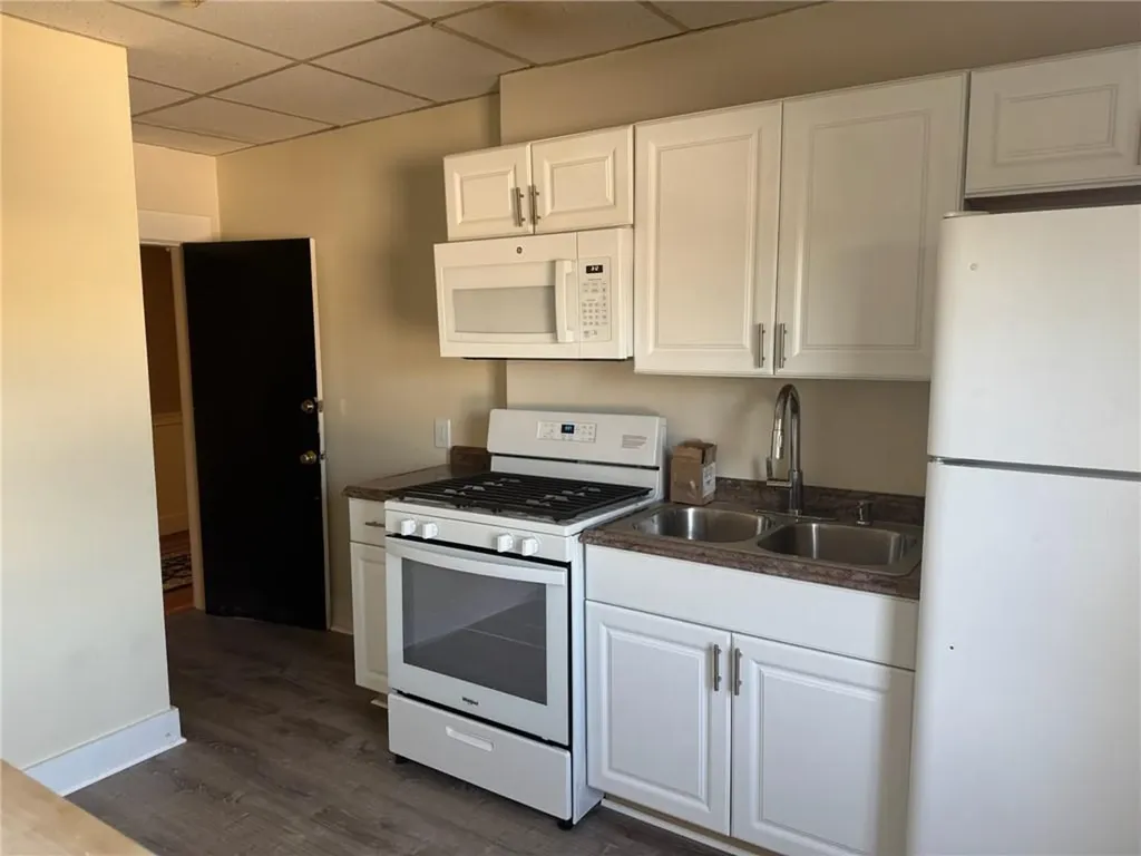 38 40 Freebody Street Newport RI 02840