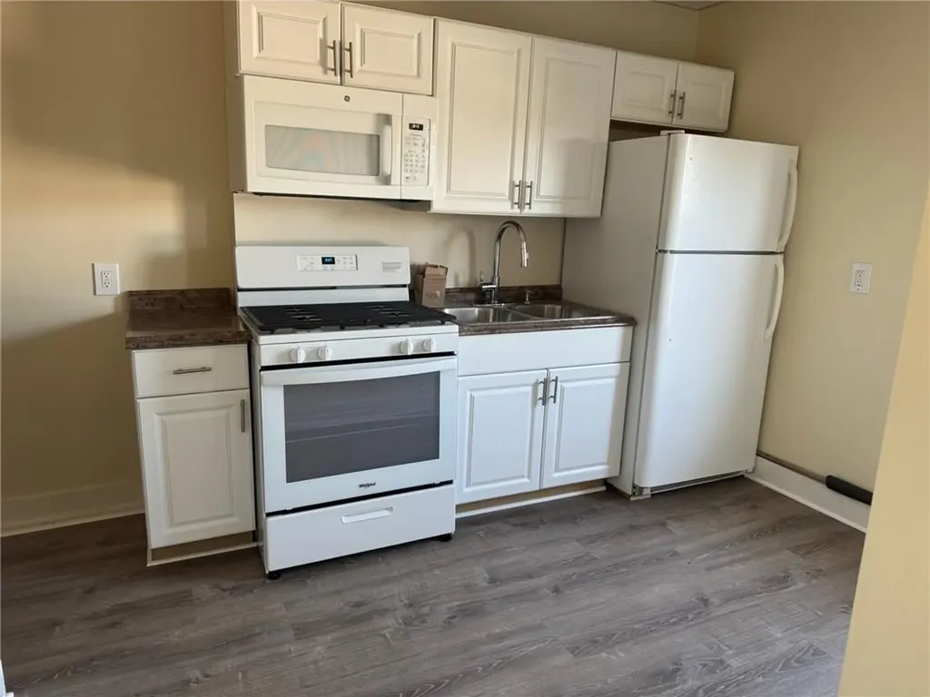 38 40 Freebody Street Newport RI 02840