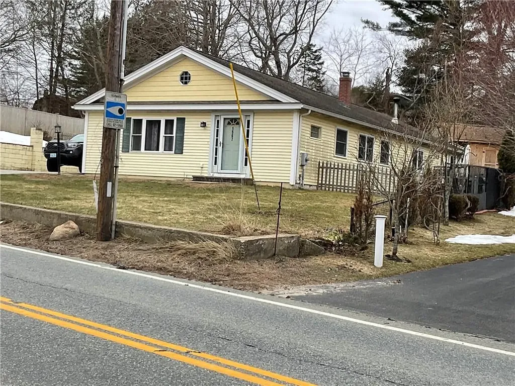 1567 Plainfield Pike Scituate RI 02857