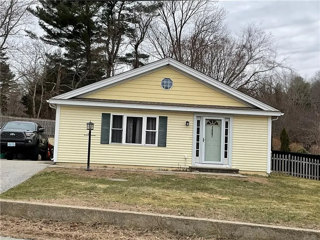 1567 Plainfield Pike Scituate RI 02857