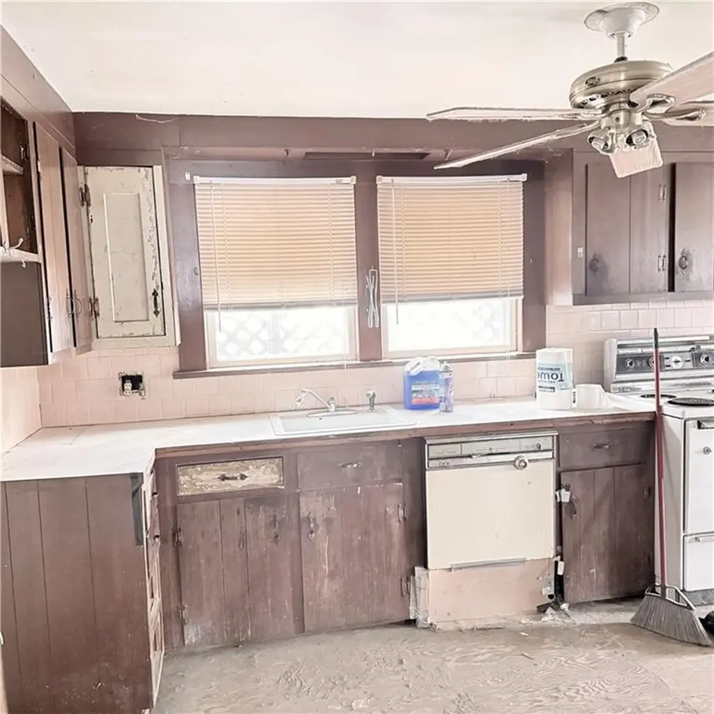 7 Shippee Avenue West Warwick RI 02893