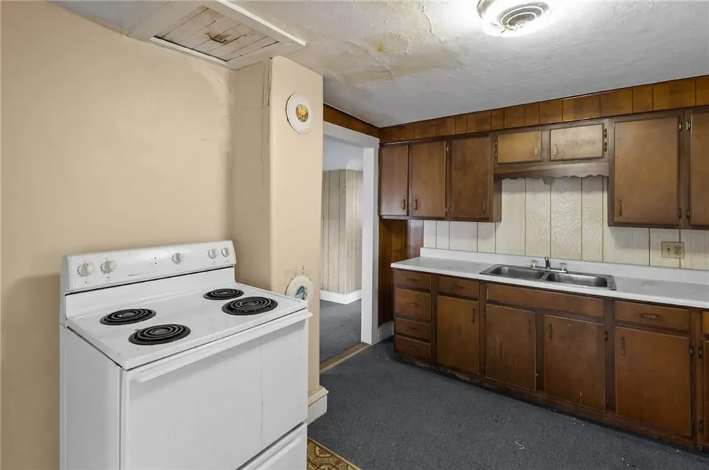7 Shippee Avenue West Warwick RI 02893