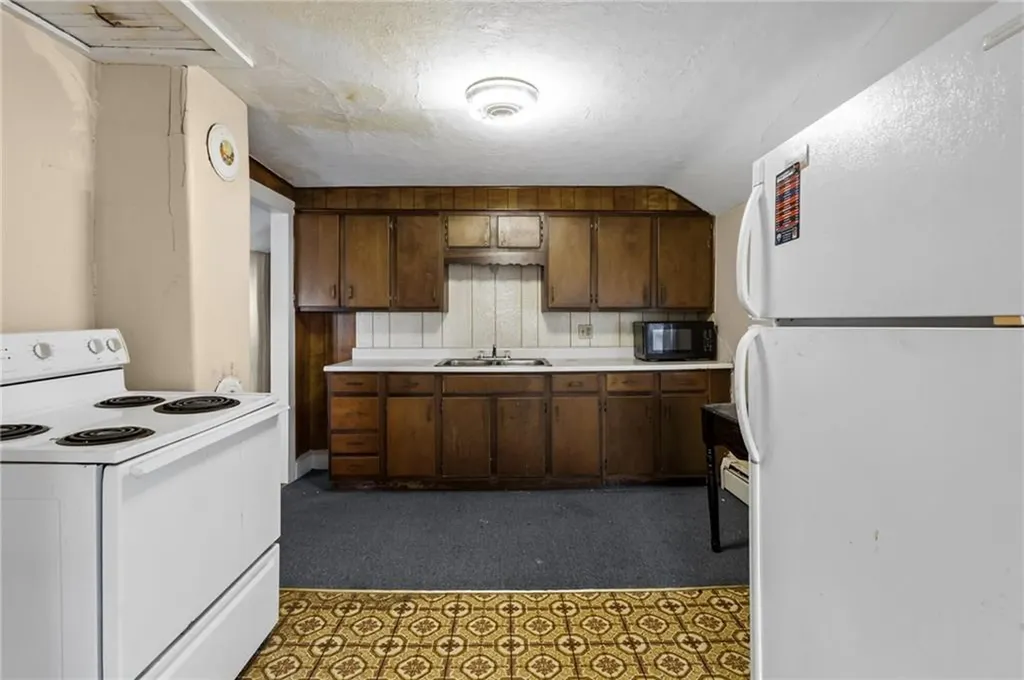 7 Shippee Avenue West Warwick RI 02893