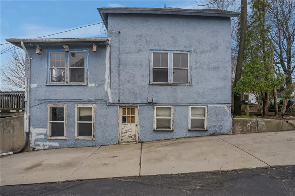 7 Shippee Avenue West Warwick RI 02893