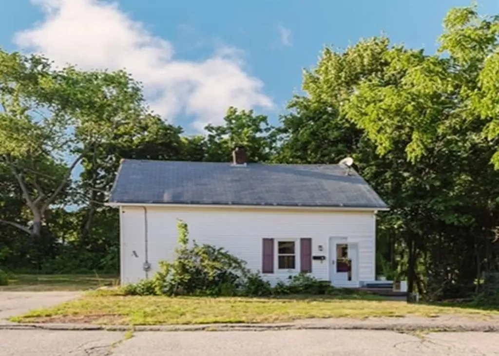 15 Hope Court West Warwick RI 02893