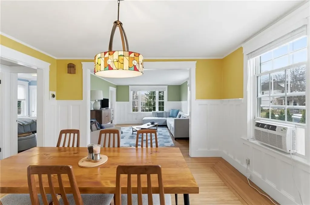 41 Whitcomb Road East Providence RI 02915