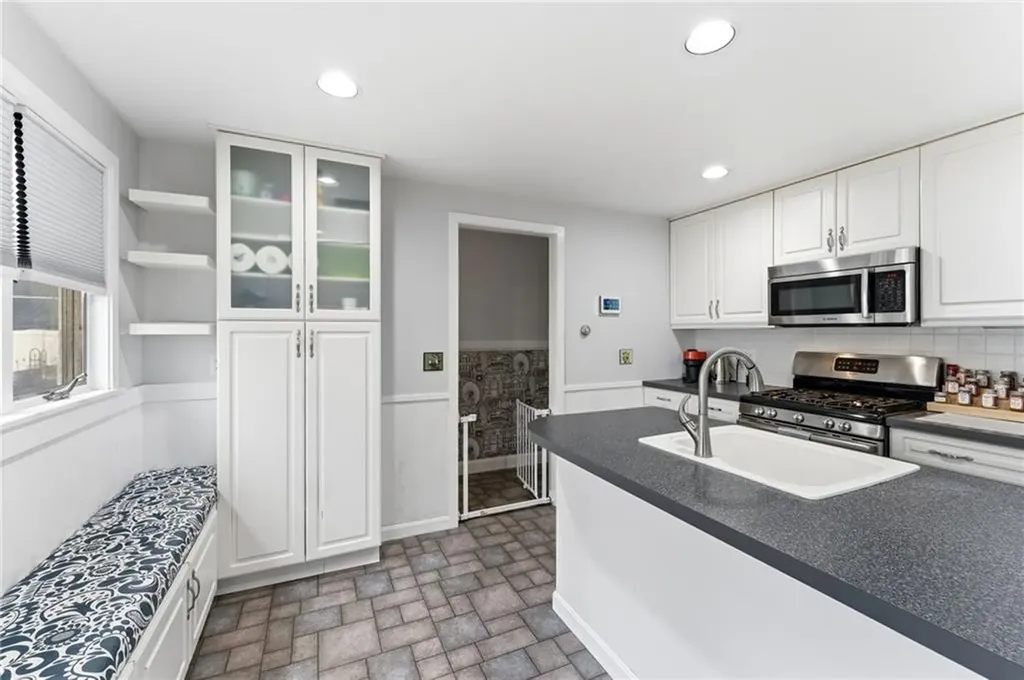 41 Whitcomb Road East Providence RI 02915