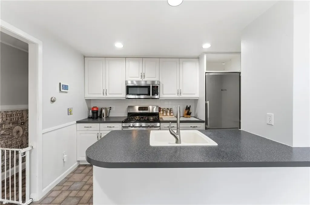 41 Whitcomb Road East Providence RI 02915