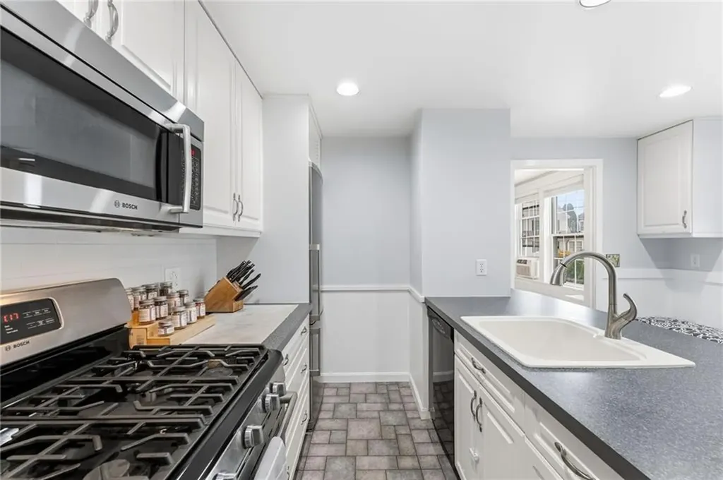 41 Whitcomb Road East Providence RI 02915