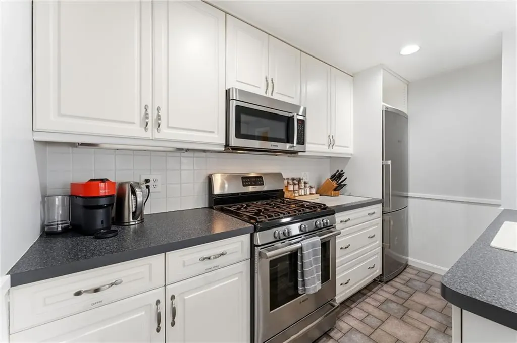 41 Whitcomb Road East Providence RI 02915