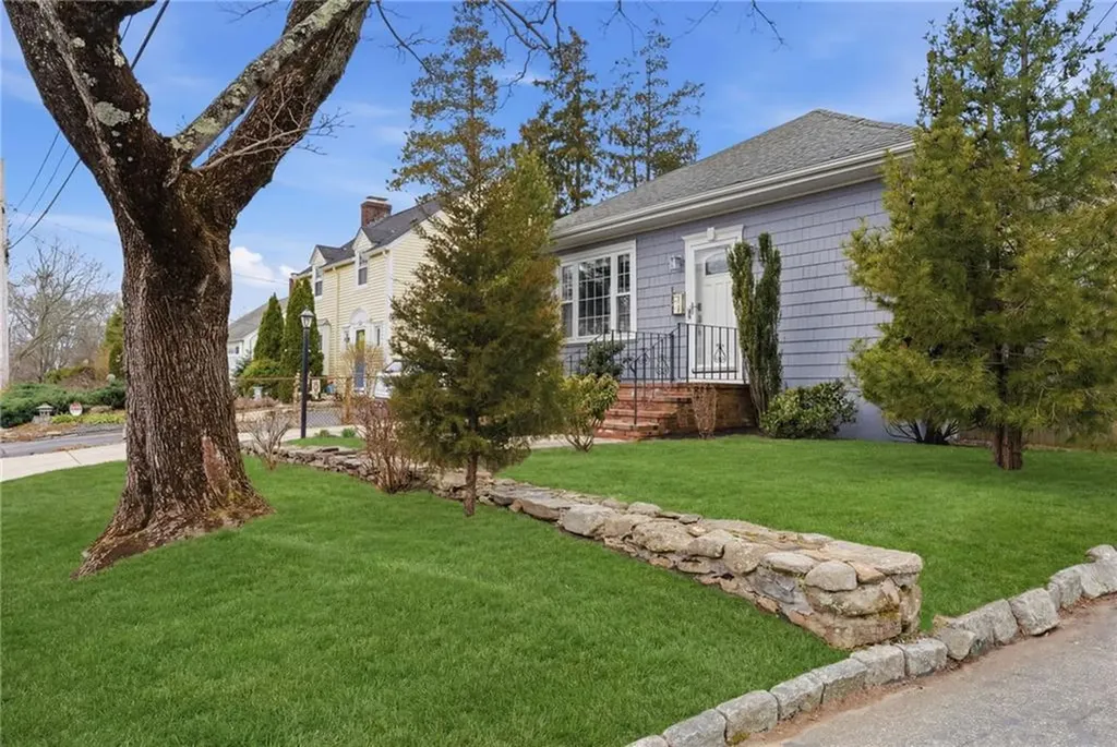 41 Whitcomb Road East Providence RI 02915