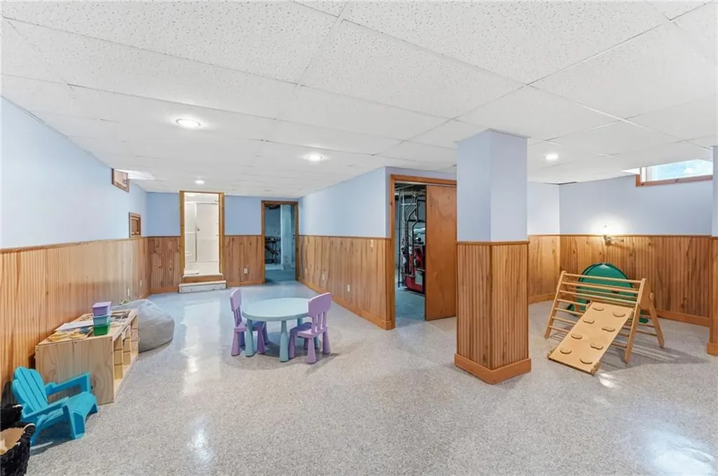 41 Whitcomb Road East Providence RI 02915
