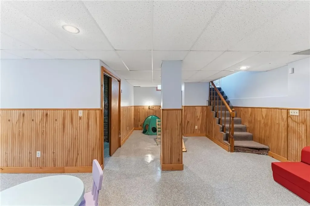 41 Whitcomb Road East Providence RI 02915