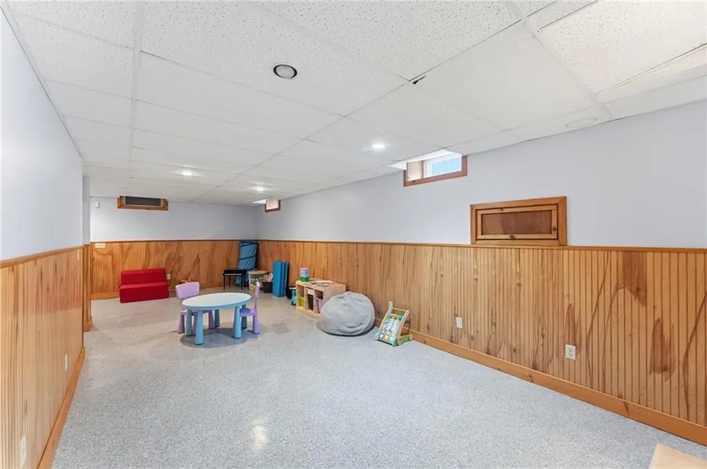 41 Whitcomb Road East Providence RI 02915