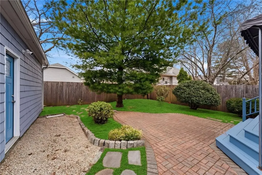41 Whitcomb Road East Providence RI 02915