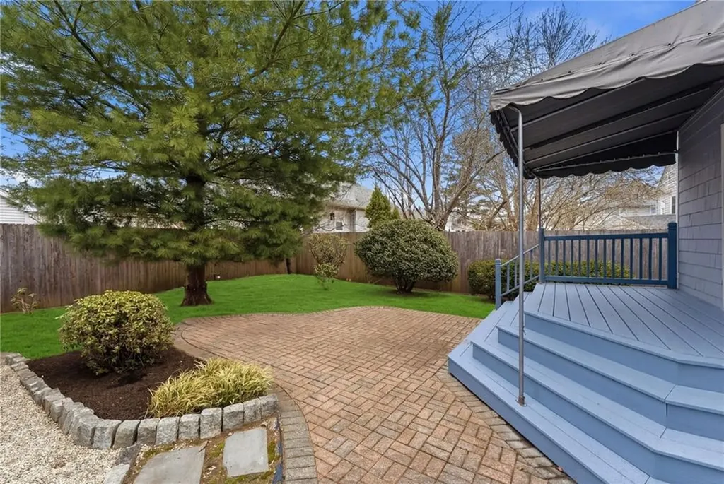 41 Whitcomb Road East Providence RI 02915