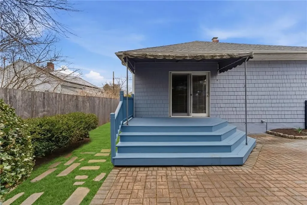 41 Whitcomb Road East Providence RI 02915