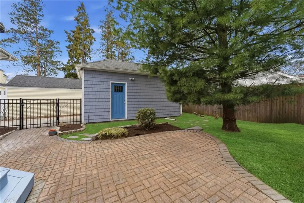 41 Whitcomb Road East Providence RI 02915