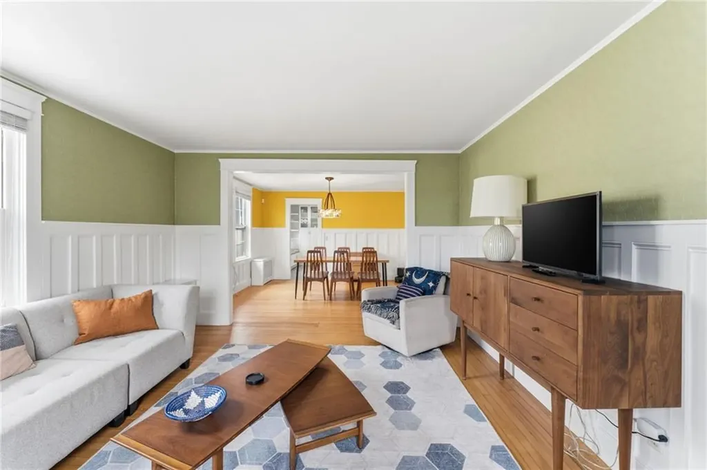 41 Whitcomb Road East Providence RI 02915