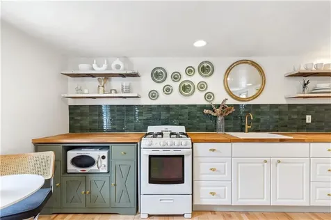 27 Padelford Street Providence RI 02906