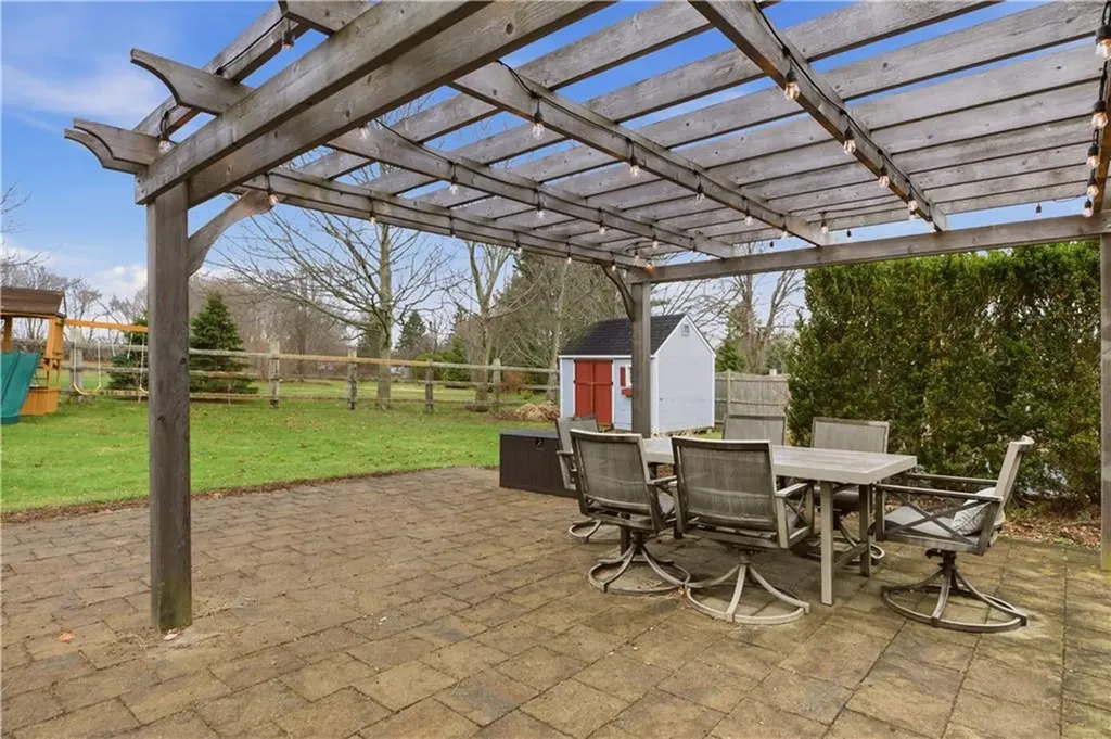23 West Passage Drive Portsmouth RI 02871