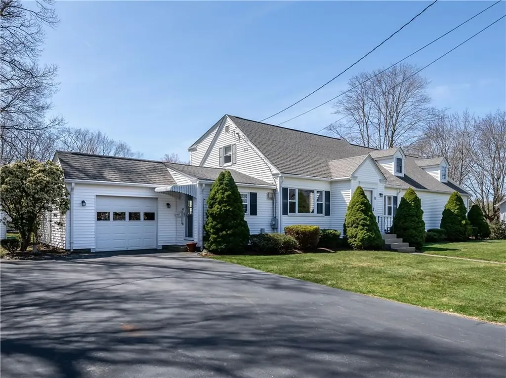 11 Fountain Avenue Barrington RI 02806