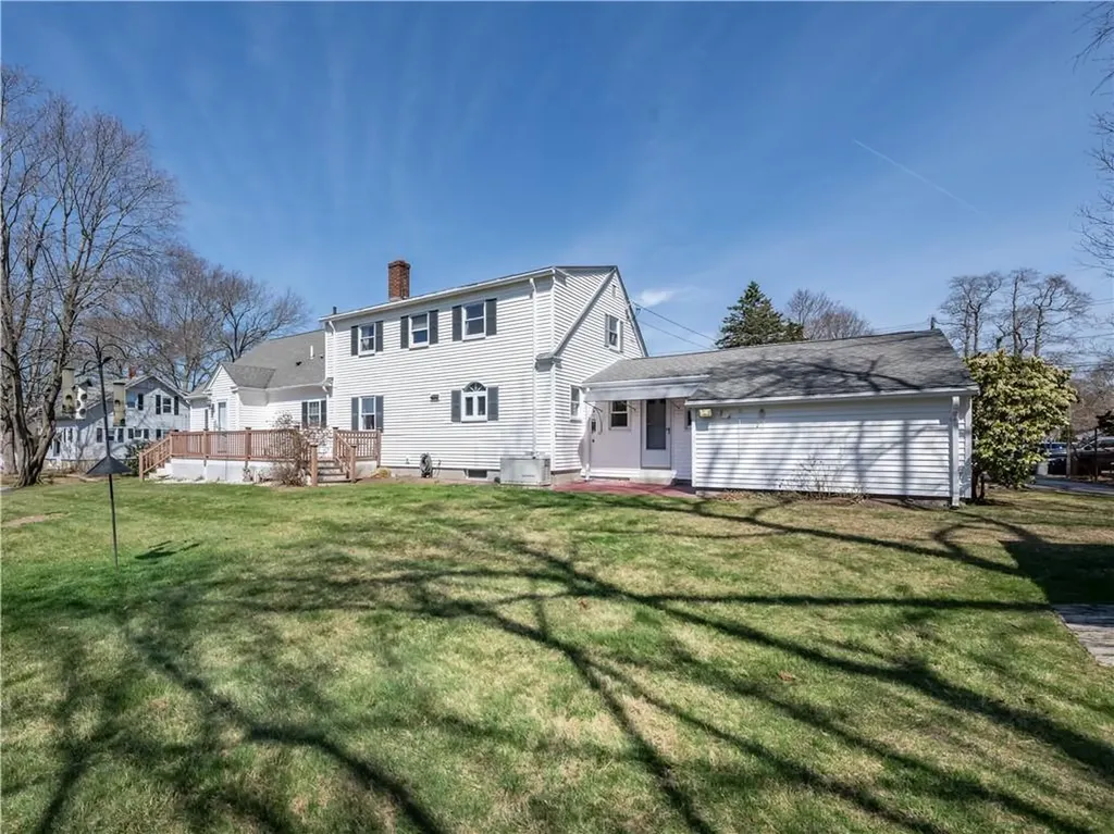 11 Fountain Avenue Barrington RI 02806