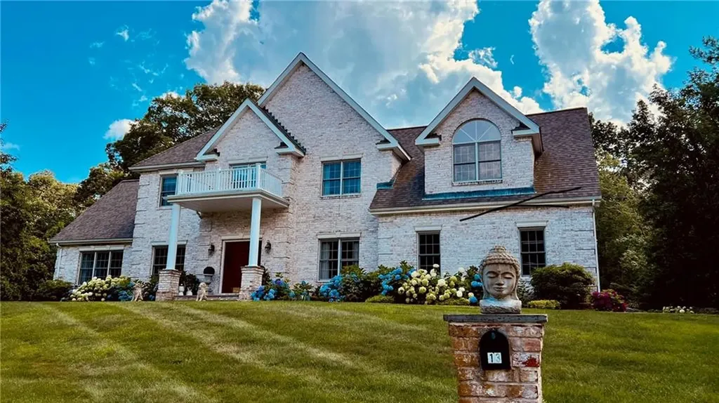 13 West Butterfly Way Lincoln RI 028654