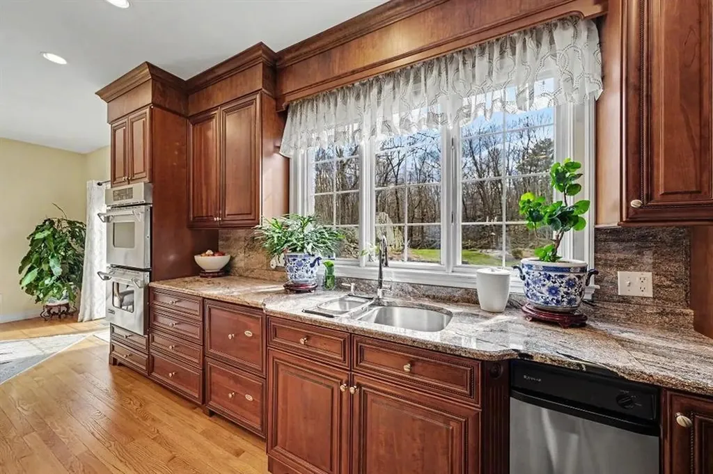 13 West Butterfly Way Lincoln RI 028654