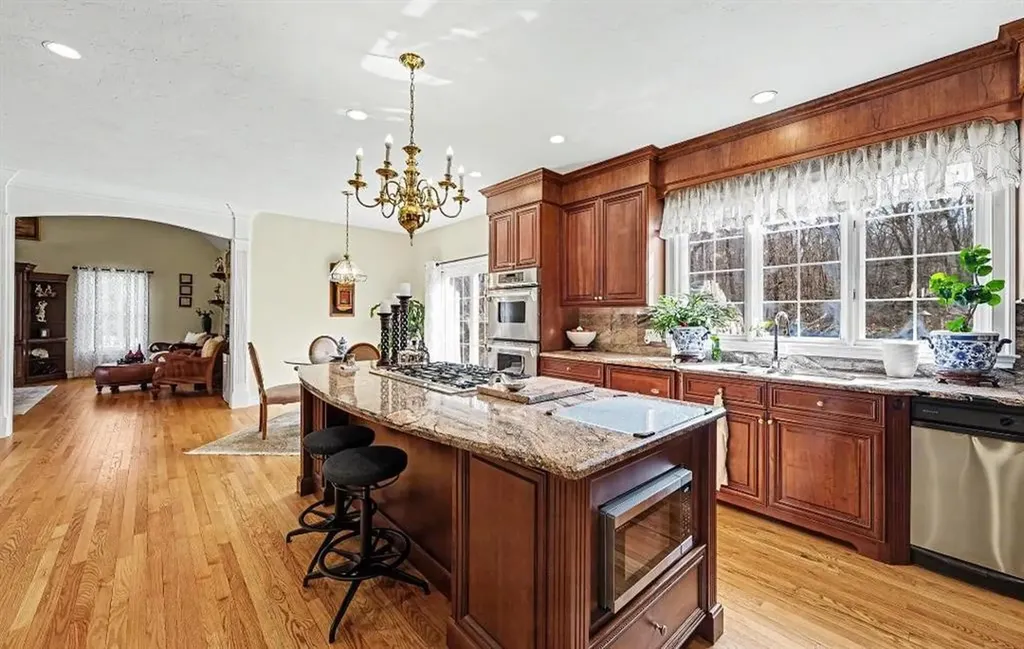 13 West Butterfly Way Lincoln RI 028654