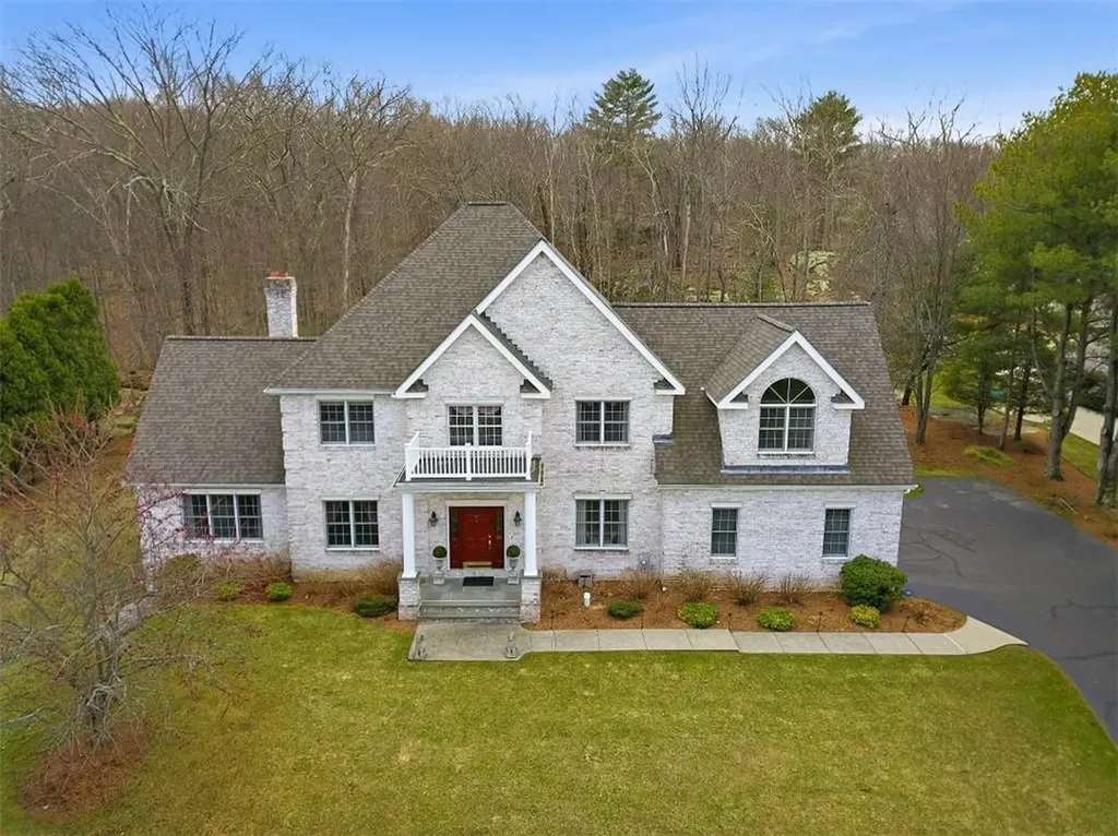 13 West Butterfly Way Lincoln RI 028654