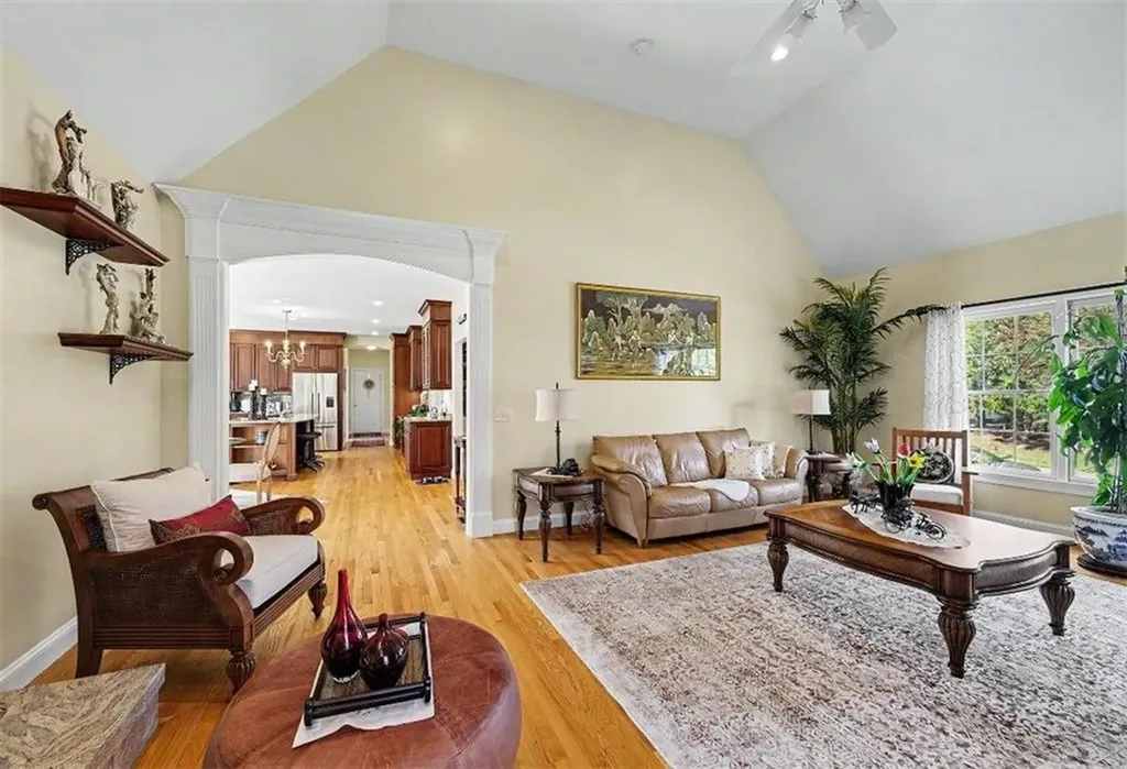 13 West Butterfly Way Lincoln RI 028654