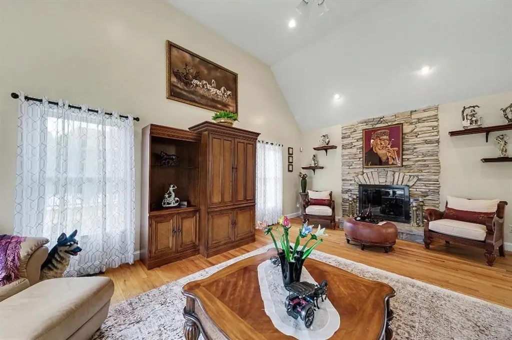 13 West Butterfly Way Lincoln RI 028654