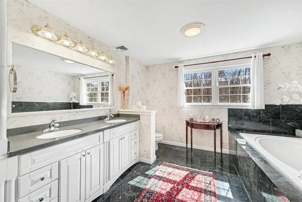 13 West Butterfly Way Lincoln RI 028654