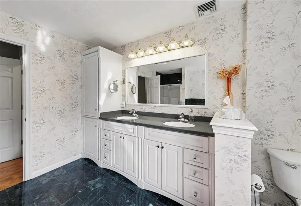 13 West Butterfly Way Lincoln RI 028654