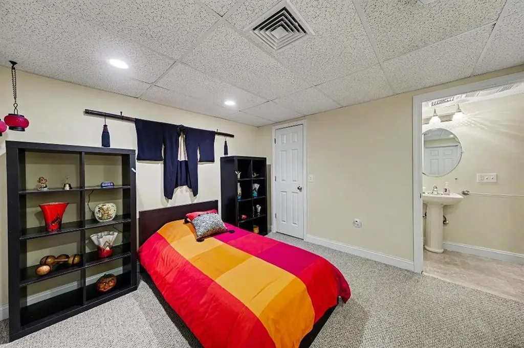 13 West Butterfly Way Lincoln RI 028654