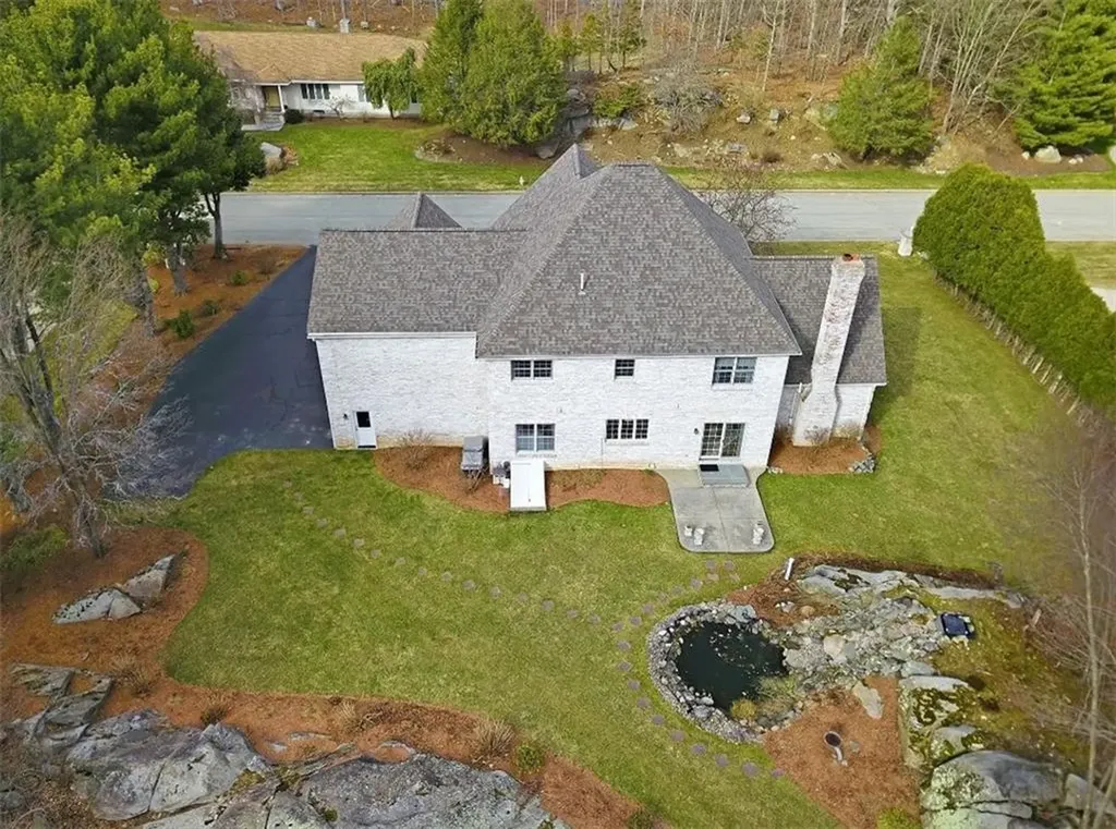 13 West Butterfly Way Lincoln RI 028654