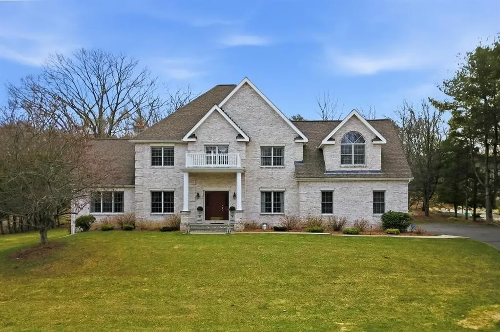 13 West Butterfly Way Lincoln RI 028654