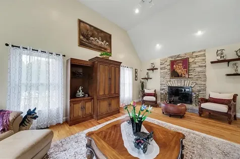 13 West Butterfly Way Lincoln RI 028654