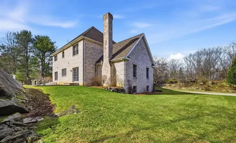13 West Butterfly Way Lincoln RI 028654