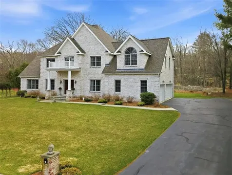 13 West Butterfly Way Lincoln RI 028654