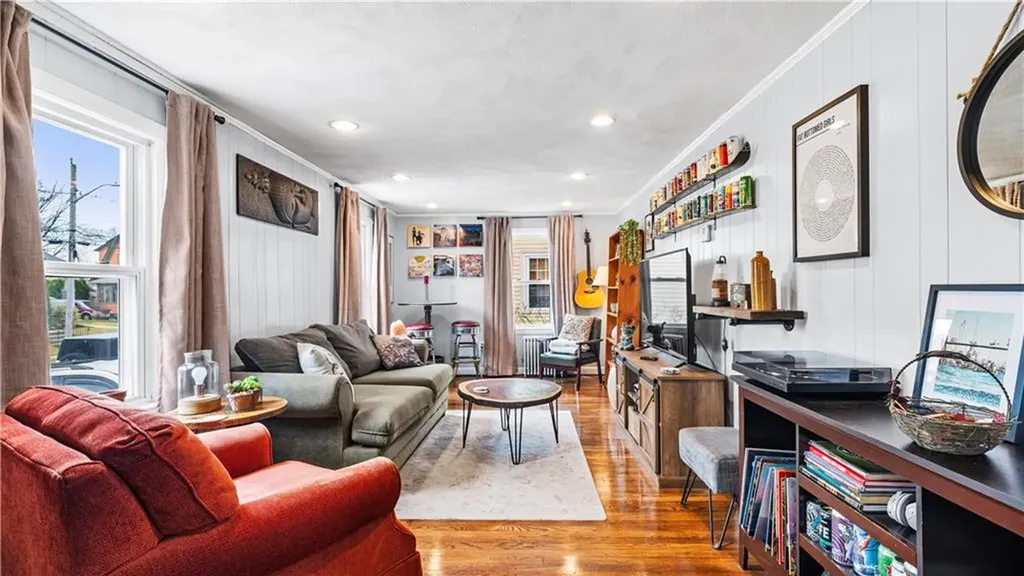 103 Oakland Avenue Cranston RI 02910